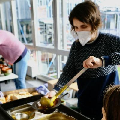 Zur Stärkung nach der Arbeit gab es Suppe vom El Mövenschiss