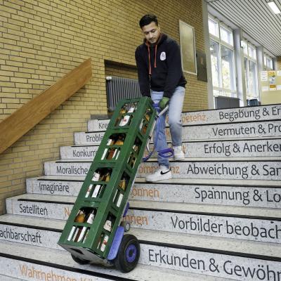 Bild 5: Die Getränke werden geliefert