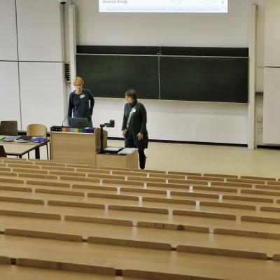 Bild 6: Letzte Absprachen im Hörsaal 3