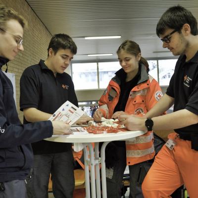 Bild 28: Die Rettungskräfte vom DRK