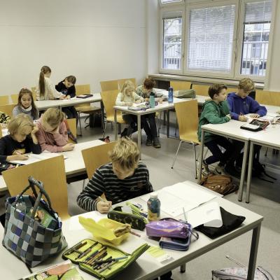 Bild 66: Bei der Aufgabenbearbeitung im Seminarraum